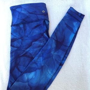 Lululemon blue water color wunder under 7/8